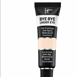 🌸🌸New Bye Bye Under Eye💕by It cosmetics 💕light